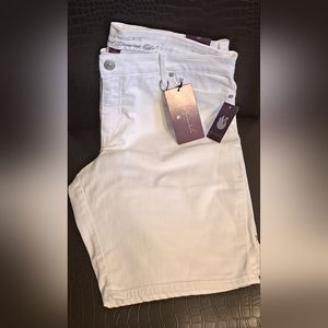 GLORIA VANDERBILT BERMUDA SHORTS